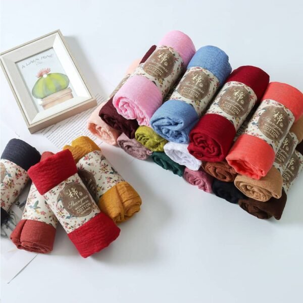 Pleated solid colour cotton-linen blend scarf - Image 4