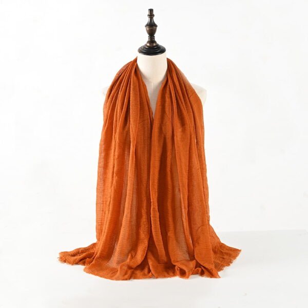 Pleated solid colour cotton-linen blend scarf - Image 9